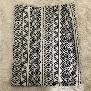 Black & white patterned forever 21 miniskirt